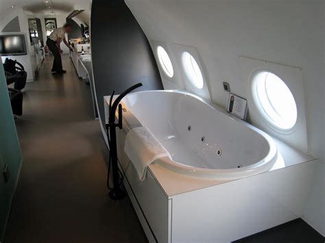 Построй самолет из туалета фото
