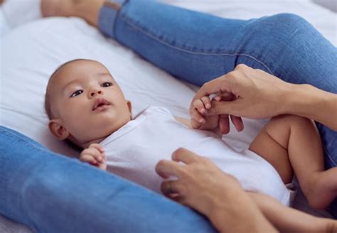 Mengenal Torticollis Kondisi Leher Bengkok Bawaan Pada Bayi Orami