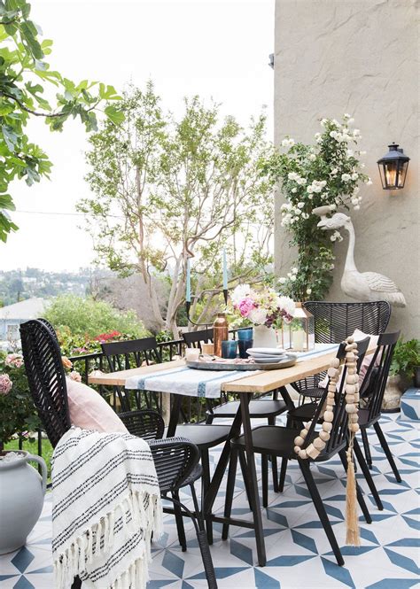 Exclusive Emily Hendersons Backyard Makeover Is A Dream