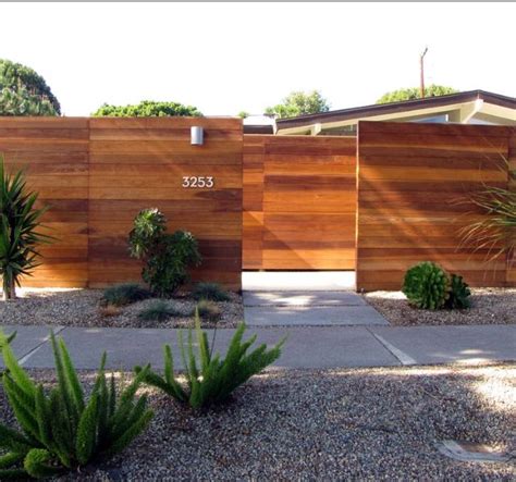 Staggered Privacy Panels In Residential Areas There Are A Few