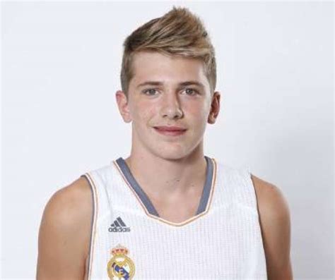 His father played pro basketball in slovenia while his godfather, radoslav nesterovic, played 12 seasons in the nba. Ekipa24.si - Luka Dončić zaigral za prvo moštvo Real Madrida