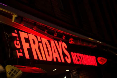 Tgi Fridays Reinvents Casual Dining Opens Its First Rebranded