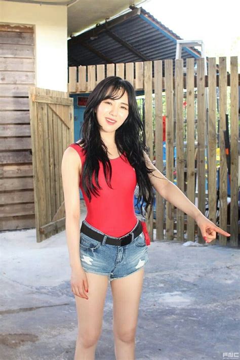 Mina de aoa compartirá su historia personal y publicará su primera colección de ensayos. AOA Mina