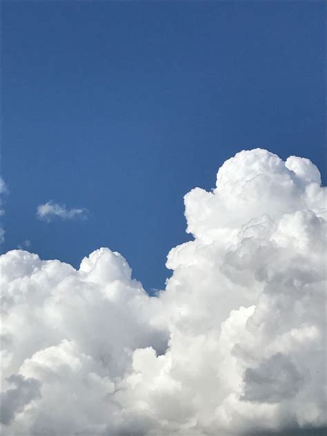 Pin By Niky Tigu On Baby Blue Clouds Cumulus Clouds Sky And Clouds
