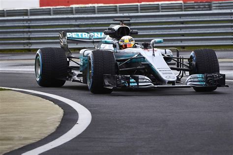 Novo Mercedes F 1 W08 2017 De Hamilton E Bottas Fotos