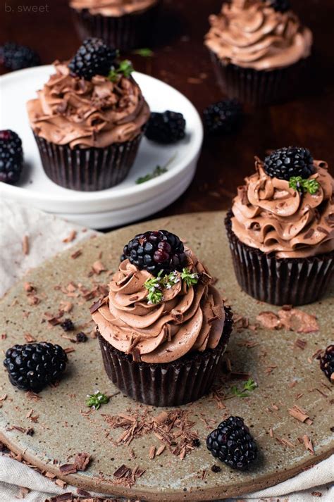 Dark Chocolate Cupcakes With Whipped Blackberry Mascarpone Filling B Sweet Cupcake Recipes