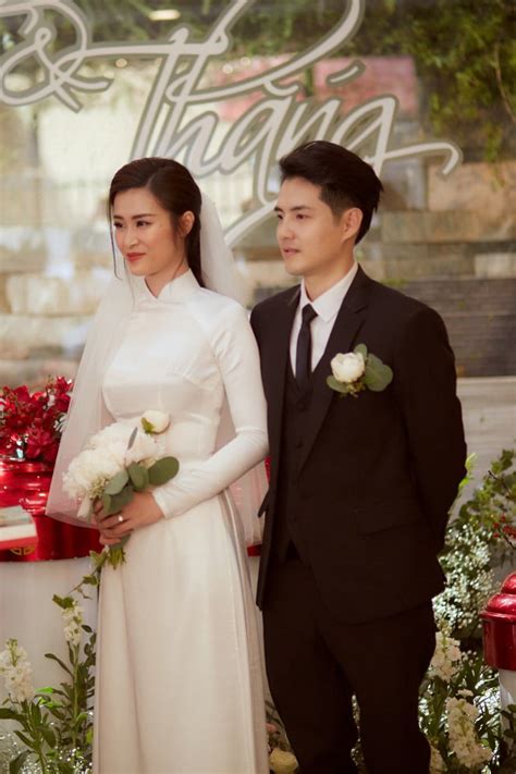 Đến năm đông nhi được 2 tuổi thì gia đình chuyển vào thành phố hồ chí minh sinh sống. Cận cảnh không gian cưới và những con số "khủng" trong hôn ...