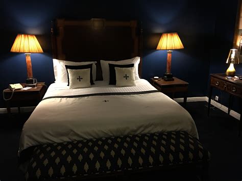 무료 이미지 밤 내부 여행 장식 편하게 하다 가구 베개 침실 인테리어 디자인 자다 사치 침대 모음곡 호텔 방 4032x3024 818348