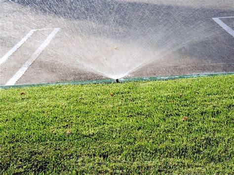 Halaman rumput, lapangan rumput datar, kain linen yg halus. Sprinkler | Spraying | By: DBduo Photography | Flickr ...