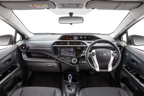 TOYOTA Prius C (Aqua) specs & photos - 2015, 2016, 2017 - autoevolution