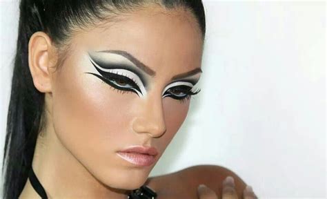 Drama High Fashion Smokey Eye With Insane Cat Eye Liner Make Me Up Makeup Extreme Makeup