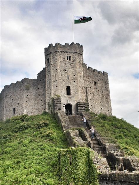 But then, i started paying attention to how the most interesting people around me held others' attention. 10 Interesting Facts About Cardiff