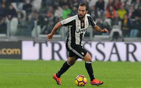 Gonzalo higuaín wird sich noch gedulden müssen, bis er beim ssc neapel offiziell und endgültig als neuzugang präsentiert wird. Juve-Neapel: Napolis Wiedersehen mit Higuain - ODDSET Wetten