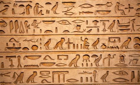 Religion und totengerichte im alten ägypten. Gamle Egypten hieroglyffer udhugget i ... | Stock foto ...