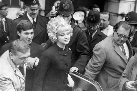 Mandy Rice Davies Figure In Profumo Scandal Dies At 70 The New York