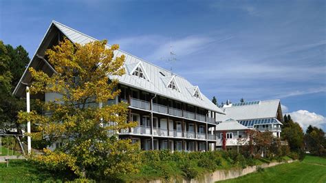 Das familienfreundliche haus feldberg falkau bietet ihnen komfortable zimmer, einen kleinen wellnessbereich und zugang zu verschiedenen sportmöglichkeiten im schönen schwarzwald. Haus Feldberg-Falkau (Feldberg (Schwarzwald ...