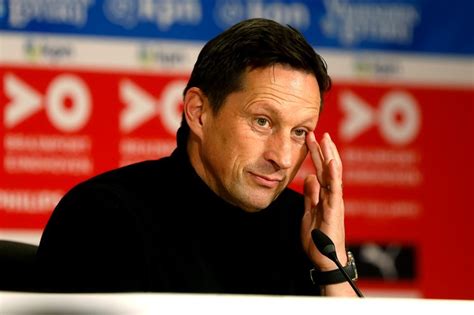 €18.00m* may 7, 1999 in eindhoven, netherlands. Schmidt hoopvol over meespelen Dumfries en Gakpo tegen ...