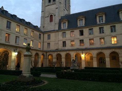 Certaines parties de la bâtisse sont classées monument historique. Fichier:Cloître du lycée Henri IV à Paris.JPG — Wikipédia