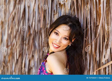 Het Jonge Mooie Aziatische Meisje Van Het Close Upportret Voor Hu Stock Afbeelding Image Of