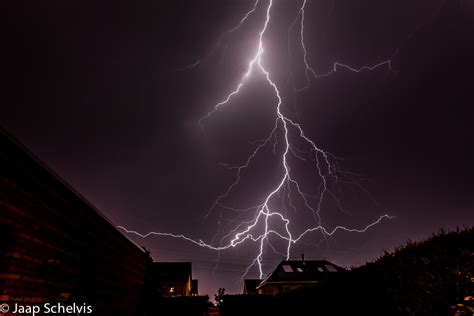 Een gezellig onweer, noodweer, sneeuwval, storm of andere extreme weersomstandigheden in binnen. Hoe fotografeer je onweer? - Natuurfotografie