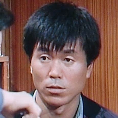 俳優の平田満は北の国で警官として出演!スニーカー（靴）の話は泣けた？!俳優の平田満さんは、1981年10月9日から放送された ドラマ『北の国から』第23話 に出演していました。 第23話では 『破れたスニーカー（靴）』 の物語が描かれ、『北の国から』の中でも1、2位を争うほど名場面と言わ. 俳優メモ : 2012年07月