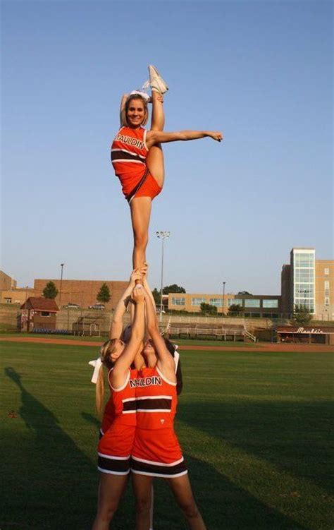 Perfect Cheerleading Stunt Cheer Poses Cheer Team Pictures