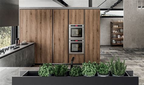 La cuisine équipée moderne italienne est veneta cucine. Idée de cuisine italienne moderne équipée sur mesure en laque métallisée et bois design avec ...