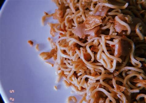 Krecek sangat mudah matang, sehingga pada proses memasak masukkan krecek pada langkah terakhir. Resep Indomie Goreng dengan Daging Ham - Indonesia Recipes ...