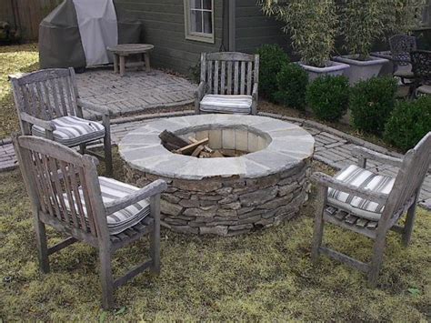 Whether it is fire pit plans, ideas, or kits you're thinking about, we'll highlight some of the more popular ones in this article. Flagstone Fire Pit Kit | FIREPLACE DESIGN IDEAS