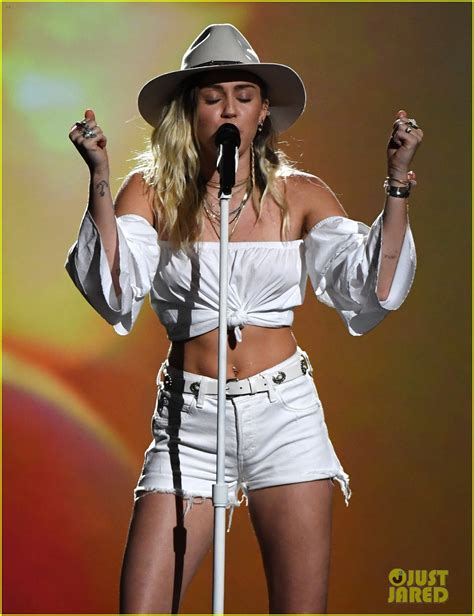 Miley Cyrus Performs Malibu Live At Billboard Music Awards 2017
