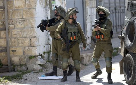 Idf Israeli Soldiers Idf Denies Report Troops Entered Syria