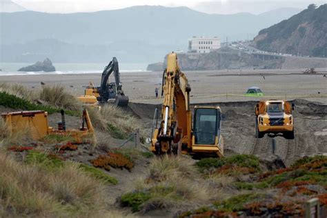 Why Sf Is Moving 42000 Tons Of Sand Down Ocean Beach Sfgate