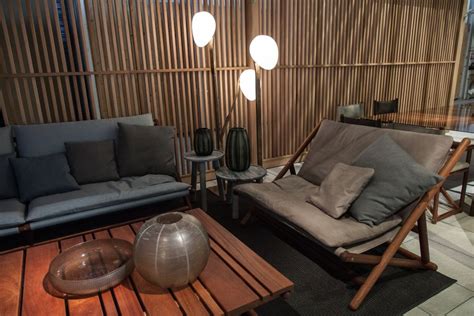 Modern lounge chairs at 2modern. Modern Outdoor Lounge Chairs That Invite You To Relax And ...