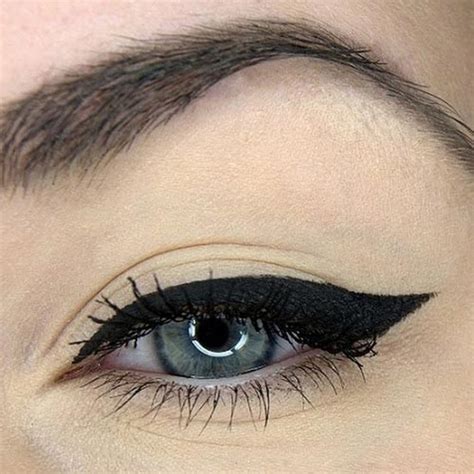 Best Eyeliner For That Perfect Pin Up Cat Eye Look