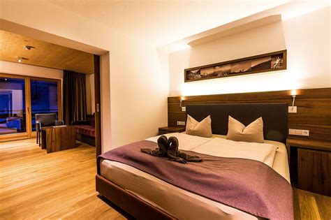 Schlafzimmer bett lamaika in eiche trüffel. Zimmer & Preise | Hotel Waldhof Resort Scheffau | Zimmer ...