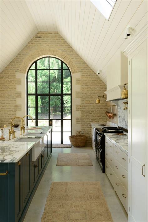 Be Smitten By A Classic English Cotswold Kitchen Hello Lovely