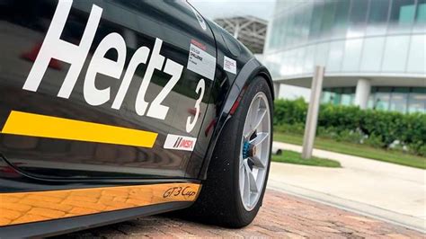 Hertz La Icónica Compañía De Arriendo De Autos Se Declara En Bancarrota