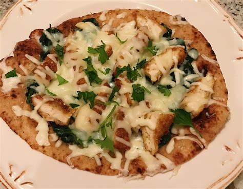 We can't wait to seat you! Easy Chicken and Spinach Flatbread Pizza | Spinach ...