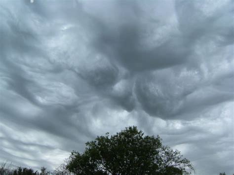 Why Does The Sky Turn A Strange Color Before A Tornado