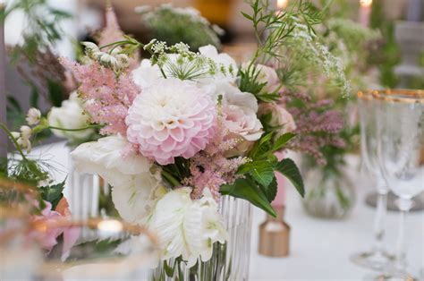 Wedding flowers for each month. Here's how to choose gorgeous wedding flower combos for ...