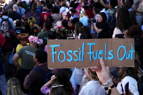 Fossil Fuel Lobby Waged 4m Disinformation Campaign During Climate Summit Report Finds