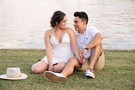 Camilo Alicia Picnic Styled Shoot In 2020 Couples Couple Photography Picnic Style