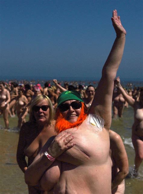 【衝撃映像】ヌーディストビーチに2505人の全裸女が現れ物凄い事にww（動画あり） ポッカキット