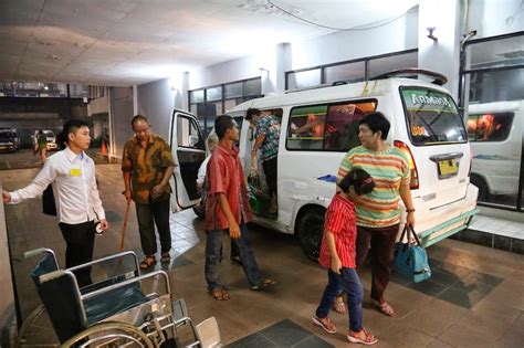 Sebagian besar kasus benjolan di selain karena penyakit di atas, ada juga penyakit medis lainnya yang berpotensi menyebabkan ada banyak sekali jenis penyakit atau kelainan medis yang bisa menyebabkan benjolan pada leher. YESUS PENYEMBUH | Kebaktian Pujian dan Penyembuhan Ilahi ...