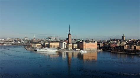 Dit bord gaat over de stad stockholm in zweden met zijn oude binnenstad, fijne sfeer en fotogenieke locaties. Top 10 Plekken om naartoe te gaan in Zweden ...