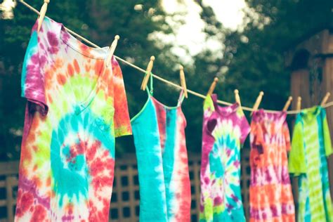 How To Make Tie Dyed Clothes And Crafts