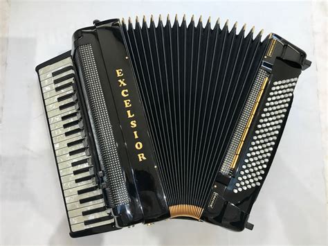 El periódico de la vida nacional. Excelsior Symphony Gold 120 Bass Midi Accordion