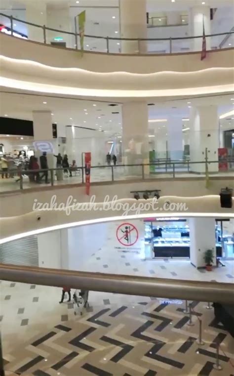 These places are best for shopping malls in kuala terengganu: Izahafizah.blogspot.com: KTCC Mall Kuala Terengganu.