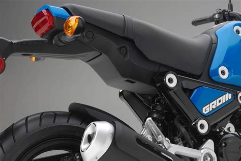 The 2022 model also has an lcd control unit, which comes with more information, including a gear position indicator. 2022 Grom GALLERY - Honda