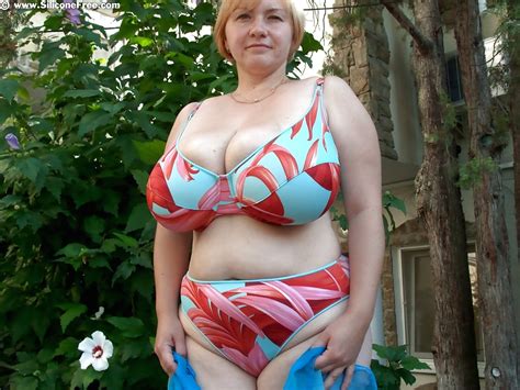 Ana Ginger H Huge Tits In A Bikini Photo